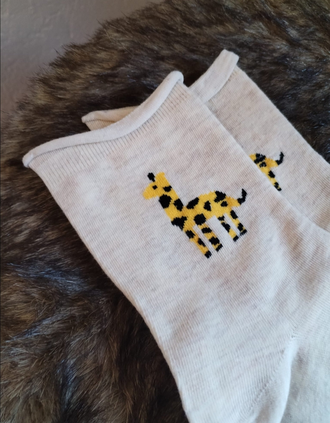 Stylische Socken mit Giraffen Motiv